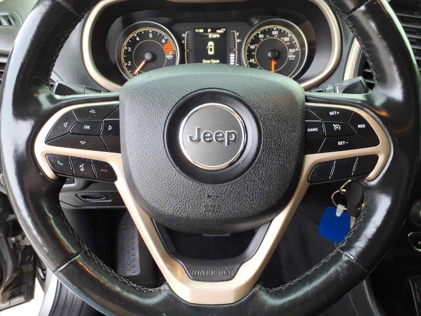 2018 Billet Silver Metallic Clear Coat Jeep Cherokee Latitude (1C4PJLCB9JD) with an 2.4L 2.4L I4 180hp 171ft. lbs. Sequential Multiport Fuel Injection engine, 9-Speed Shiftable Automatic transmission, located at 5505 N. Summit St., Toledo, OH, 43611, (419) 729-2688, 41.654953, -83.530014 - Photo#6