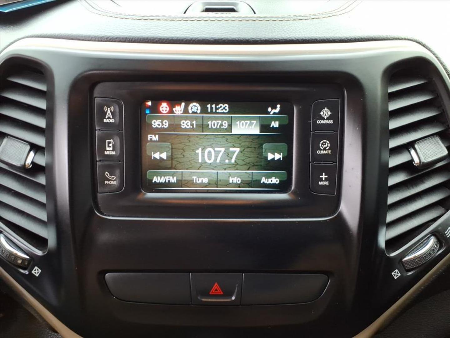 2018 Billet Silver Metallic Clear Coat Jeep Cherokee Latitude (1C4PJLCB9JD) with an 2.4L 2.4L I4 180hp 171ft. lbs. Sequential Multiport Fuel Injection engine, 9-Speed Shiftable Automatic transmission, located at 5505 N. Summit St., Toledo, OH, 43611, (419) 729-2688, 41.654953, -83.530014 - Photo#10