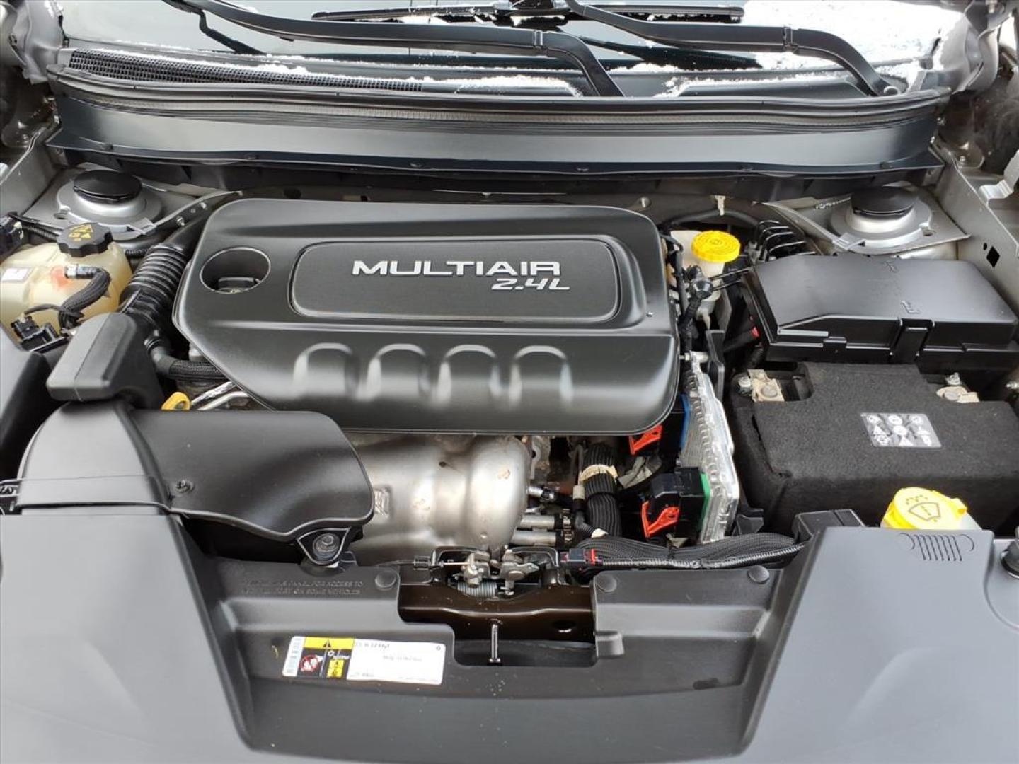 2018 Billet Silver Metallic Clear Coat Jeep Cherokee Latitude (1C4PJLCB9JD) with an 2.4L 2.4L I4 180hp 171ft. lbs. Sequential Multiport Fuel Injection engine, 9-Speed Shiftable Automatic transmission, located at 5505 N. Summit St., Toledo, OH, 43611, (419) 729-2688, 41.654953, -83.530014 - Photo#14