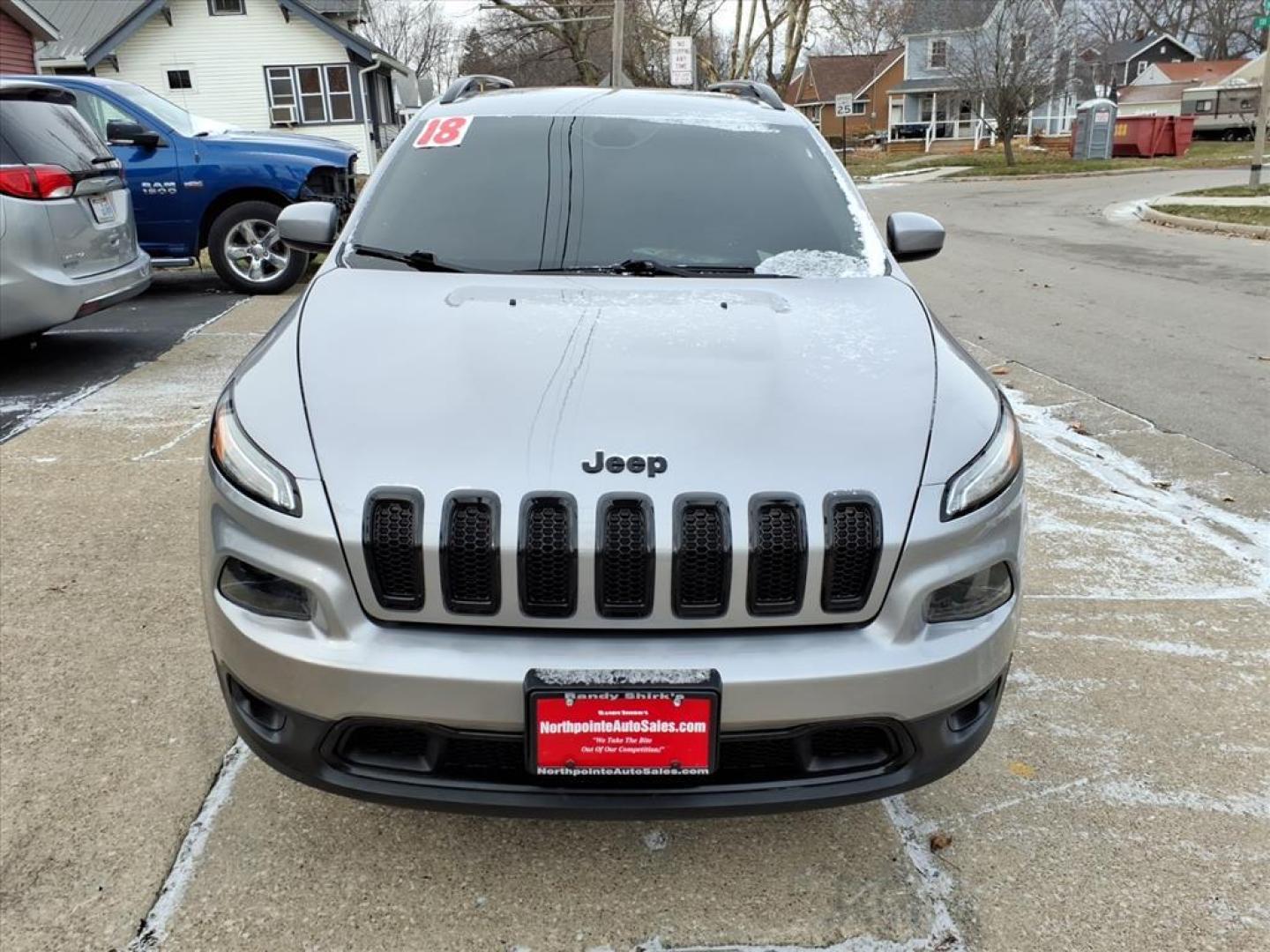 2018 Billet Silver Metallic Clear Coat Jeep Cherokee Latitude (1C4PJLCB9JD) with an 2.4L 2.4L I4 180hp 171ft. lbs. Sequential Multiport Fuel Injection engine, 9-Speed Shiftable Automatic transmission, located at 5505 N. Summit St., Toledo, OH, 43611, (419) 729-2688, 41.654953, -83.530014 - Photo#16
