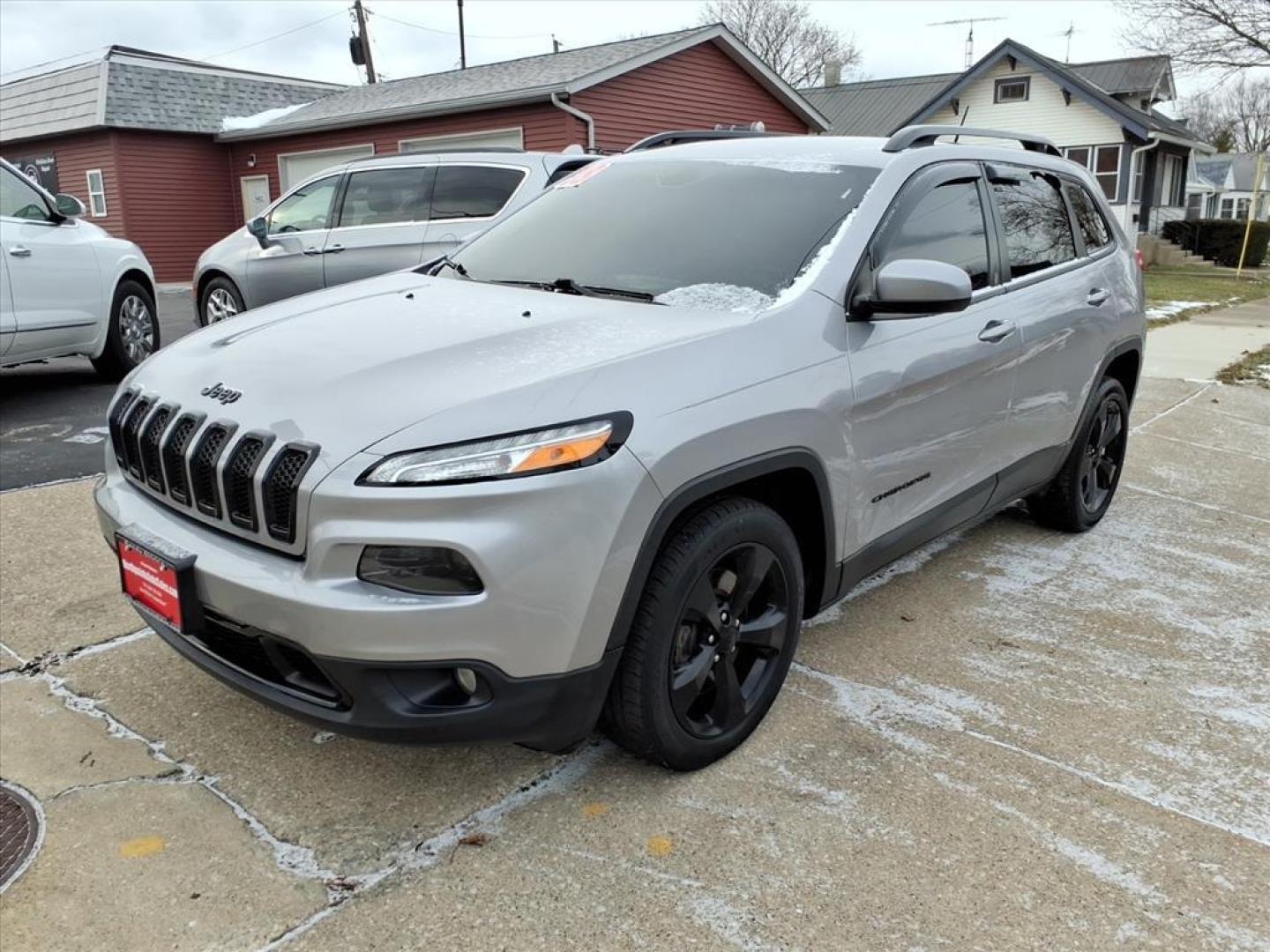 2018 Billet Silver Metallic Clear Coat Jeep Cherokee Latitude (1C4PJLCB9JD) with an 2.4L 2.4L I4 180hp 171ft. lbs. Sequential Multiport Fuel Injection engine, 9-Speed Shiftable Automatic transmission, located at 5505 N. Summit St., Toledo, OH, 43611, (419) 729-2688, 41.654953, -83.530014 - Photo#17