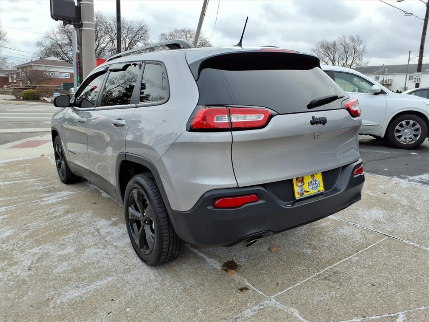 2018 Billet Silver Metallic Clear Coat Jeep Cherokee Latitude (1C4PJLCB9JD) with an 2.4L 2.4L I4 180hp 171ft. lbs. Sequential Multiport Fuel Injection engine, 9-Speed Shiftable Automatic transmission, located at 5505 N. Summit St., Toledo, OH, 43611, (419) 729-2688, 41.654953, -83.530014 - Photo#19