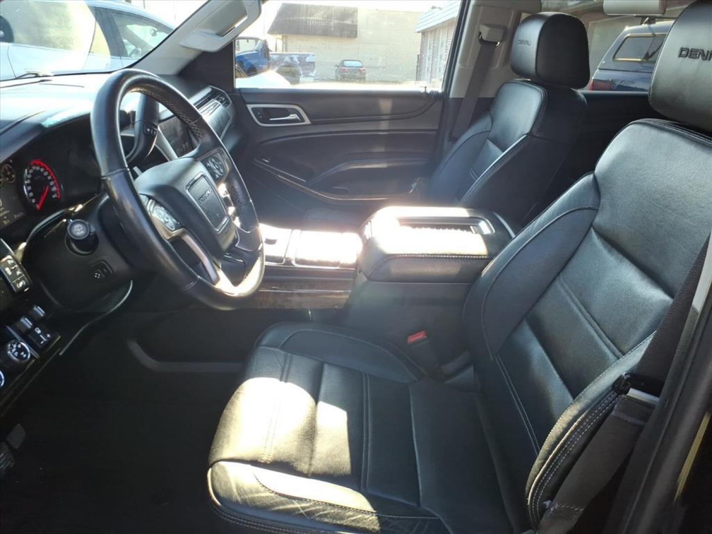 2016 Onyx Black Gba GMC Yukon Denali (1GKS2CKJ3GR) with an 6.2L EcoTec3 6.2L V8 420hp 460ft. lbs. Direct Injection engine, 8-Speed Shiftable Automatic transmission, located at 5505 N. Summit St., Toledo, OH, 43611, (419) 729-2688, 41.654953, -83.530014 - Photo#2
