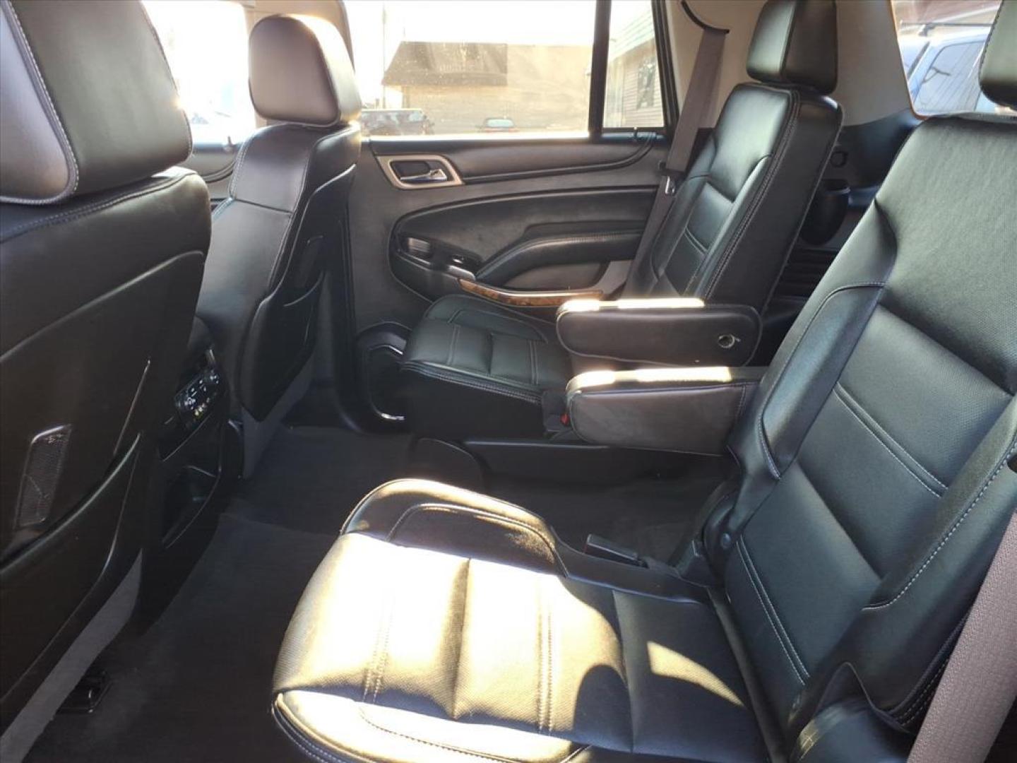 2016 Onyx Black Gba GMC Yukon Denali (1GKS2CKJ3GR) with an 6.2L EcoTec3 6.2L V8 420hp 460ft. lbs. Direct Injection engine, 8-Speed Shiftable Automatic transmission, located at 5505 N. Summit St., Toledo, OH, 43611, (419) 729-2688, 41.654953, -83.530014 - Photo#4