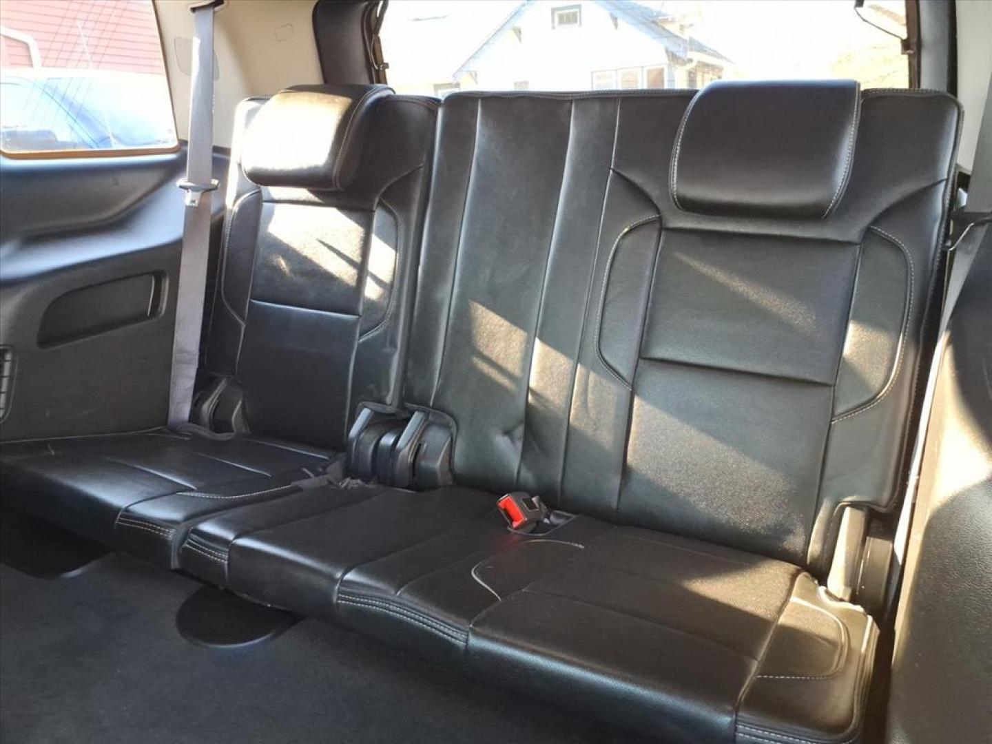 2016 Onyx Black Gba GMC Yukon Denali (1GKS2CKJ3GR) with an 6.2L EcoTec3 6.2L V8 420hp 460ft. lbs. Direct Injection engine, 8-Speed Shiftable Automatic transmission, located at 5505 N. Summit St., Toledo, OH, 43611, (419) 729-2688, 41.654953, -83.530014 - Photo#5