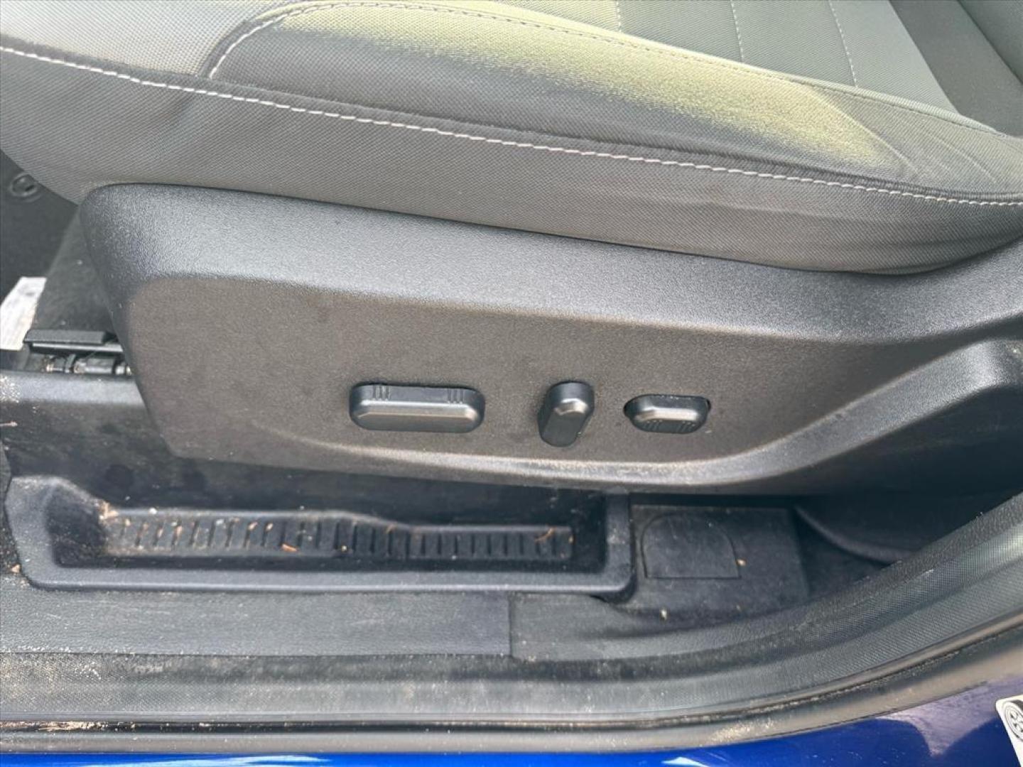 2016 Deep Impact Blue Ford Escape SE (1FMCU0GX4GU) with an 1.6L EcoBoost 1.6L Turbo I4 178hp 184ft. lbs. Direct Injection engine, 6-Speed Shiftable Automatic transmission, located at 5505 N. Summit St., Toledo, OH, 43611, (419) 729-2688, 41.654953, -83.530014 - Photo#2