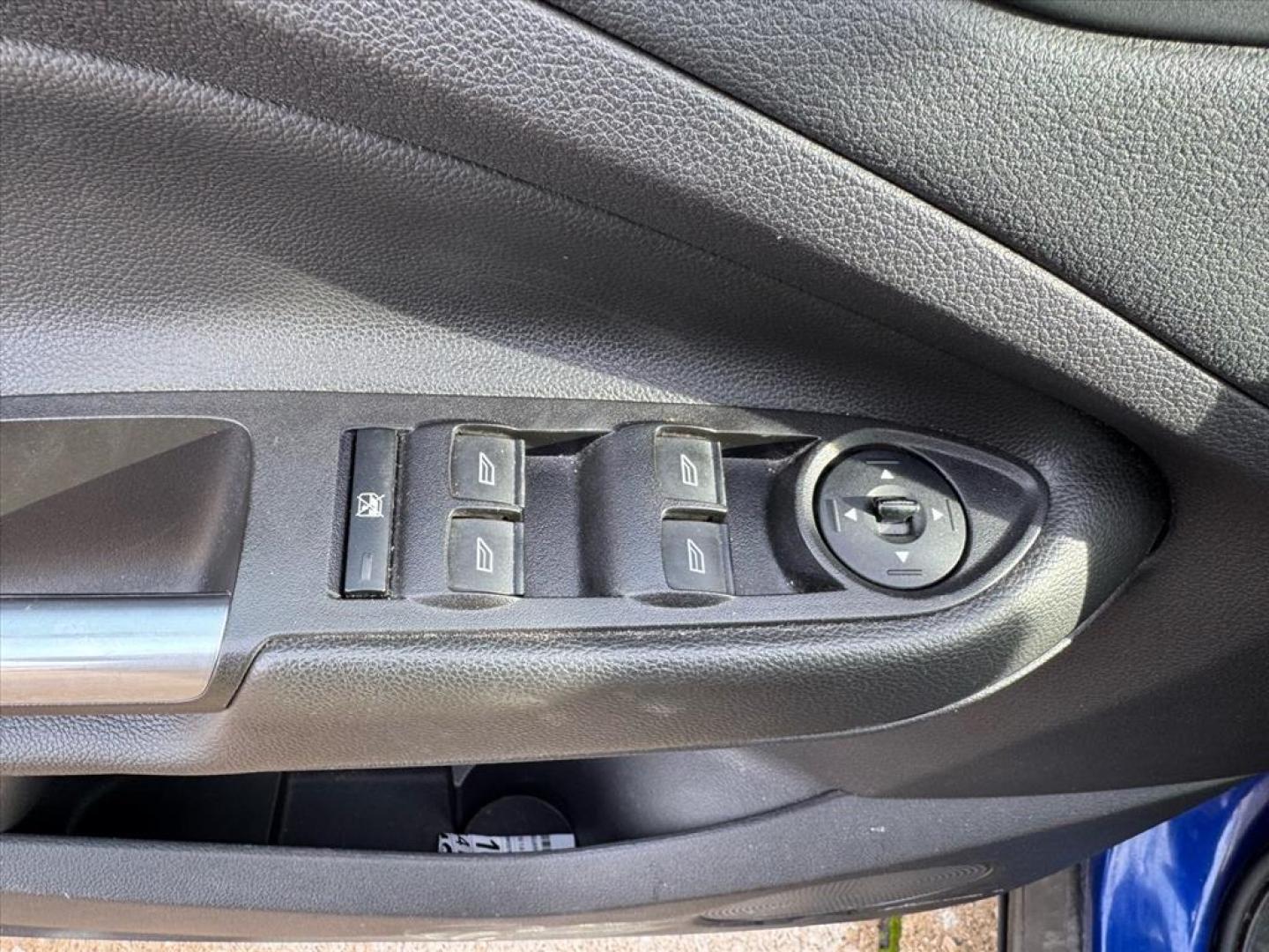 2016 Deep Impact Blue Ford Escape SE (1FMCU0GX4GU) with an 1.6L EcoBoost 1.6L Turbo I4 178hp 184ft. lbs. Direct Injection engine, 6-Speed Shiftable Automatic transmission, located at 5505 N. Summit St., Toledo, OH, 43611, (419) 729-2688, 41.654953, -83.530014 - Photo#6