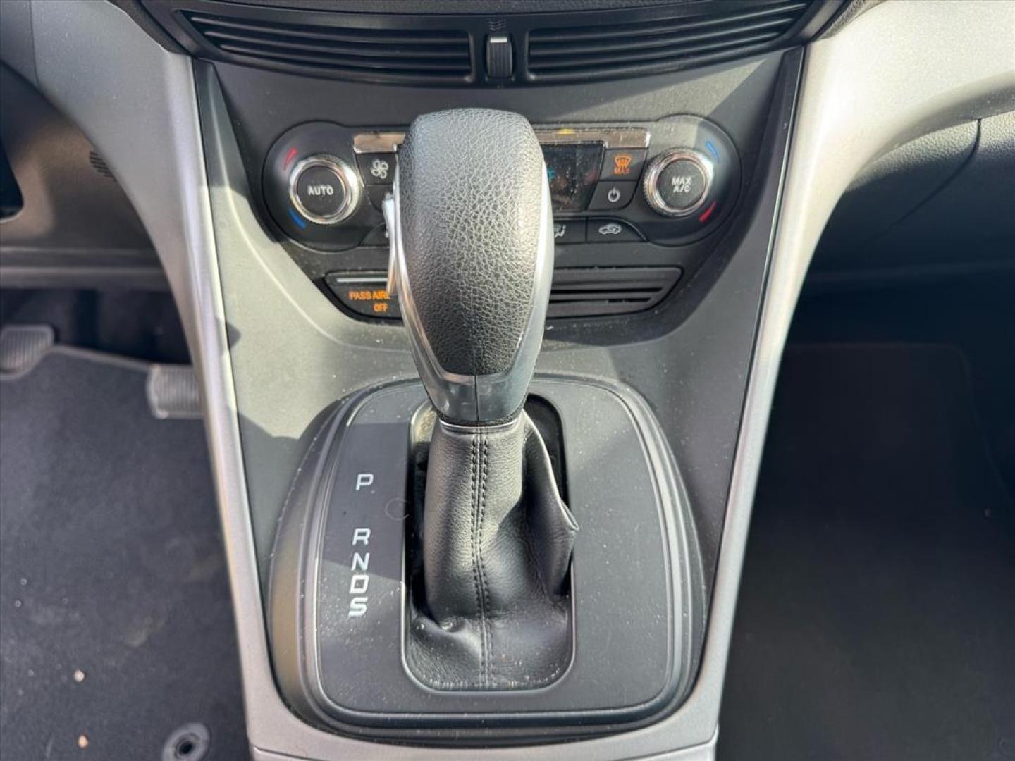 2016 Deep Impact Blue Ford Escape SE (1FMCU0GX4GU) with an 1.6L EcoBoost 1.6L Turbo I4 178hp 184ft. lbs. Direct Injection engine, 6-Speed Shiftable Automatic transmission, located at 5505 N. Summit St., Toledo, OH, 43611, (419) 729-2688, 41.654953, -83.530014 - Photo#10