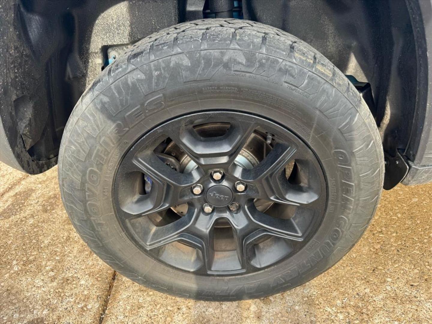 2019 Hydro Blue Pearl Coat Jeep Cherokee Trailhawk (1C4PJMBX0KD) with an 3.2L 3.2L V6 271hp 239ft. lbs. Sequential Multiport Fuel Injection engine, 4WD 9-Speed Shiftable Automatic transmission, located at 5505 N. Summit St., Toledo, OH, 43611, (419) 729-2688, 41.654953, -83.530014 - Photo#29