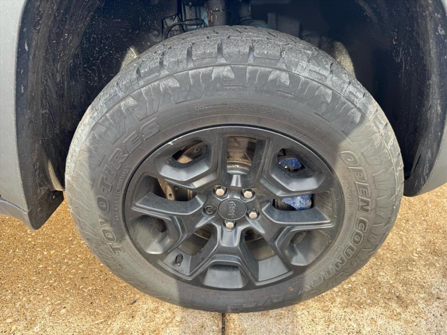 2019 Hydro Blue Pearl Coat Jeep Cherokee Trailhawk (1C4PJMBX0KD) with an 3.2L 3.2L V6 271hp 239ft. lbs. Sequential Multiport Fuel Injection engine, 4WD 9-Speed Shiftable Automatic transmission, located at 5505 N. Summit St., Toledo, OH, 43611, (419) 729-2688, 41.654953, -83.530014 - Photo#30