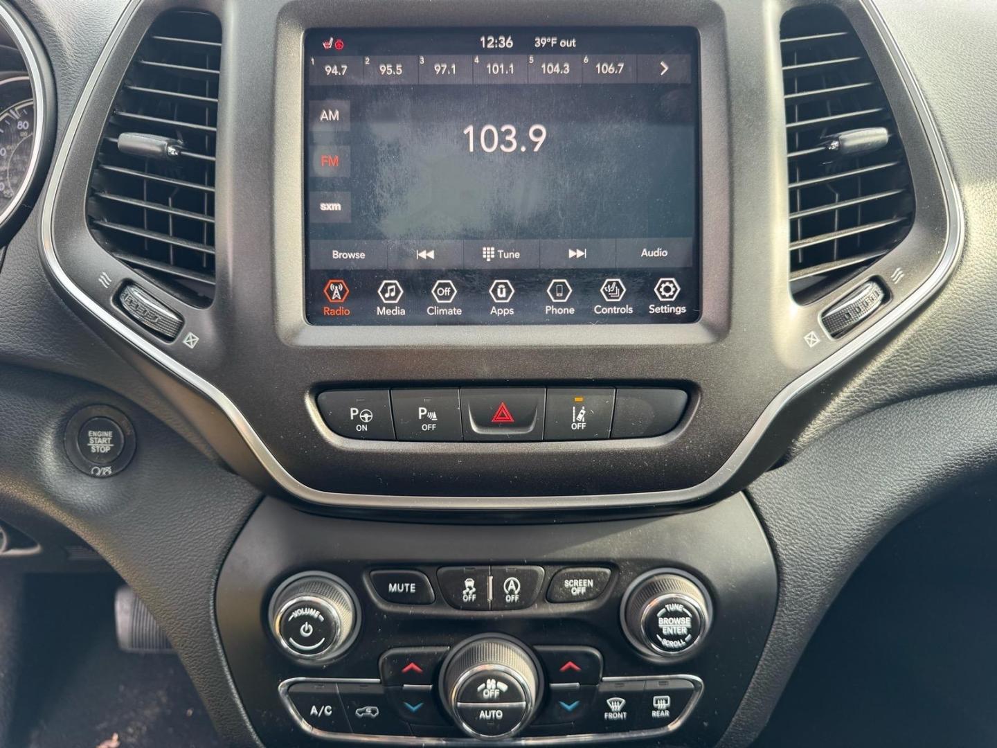 2019 Hydro Blue Pearl Coat Pbj Jeep Cherokee Trailhawk (1C4PJMBX0KD) with an 3.2L 3.2L V6 271hp 239ft. lbs. Sequential Multiport Fuel Injection engine, 4WD 9-Speed Shiftable Automatic transmission, located at 5505 N. Summit St., Toledo, OH, 43611, (419) 729-2688, 41.654953, -83.530014 - Photo#13