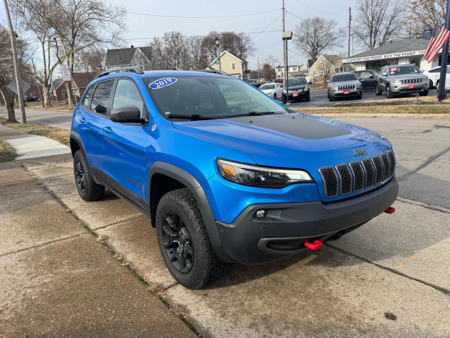 2019 Hydro Blue Pearl Coat Pbj Jeep Cherokee Trailhawk (1C4PJMBX0KD) with an 3.2L 3.2L V6 271hp 239ft. lbs. Sequential Multiport Fuel Injection engine, 4WD 9-Speed Shiftable Automatic transmission, located at 5505 N. Summit St., Toledo, OH, 43611, (419) 729-2688, 41.654953, -83.530014 - Photo#20