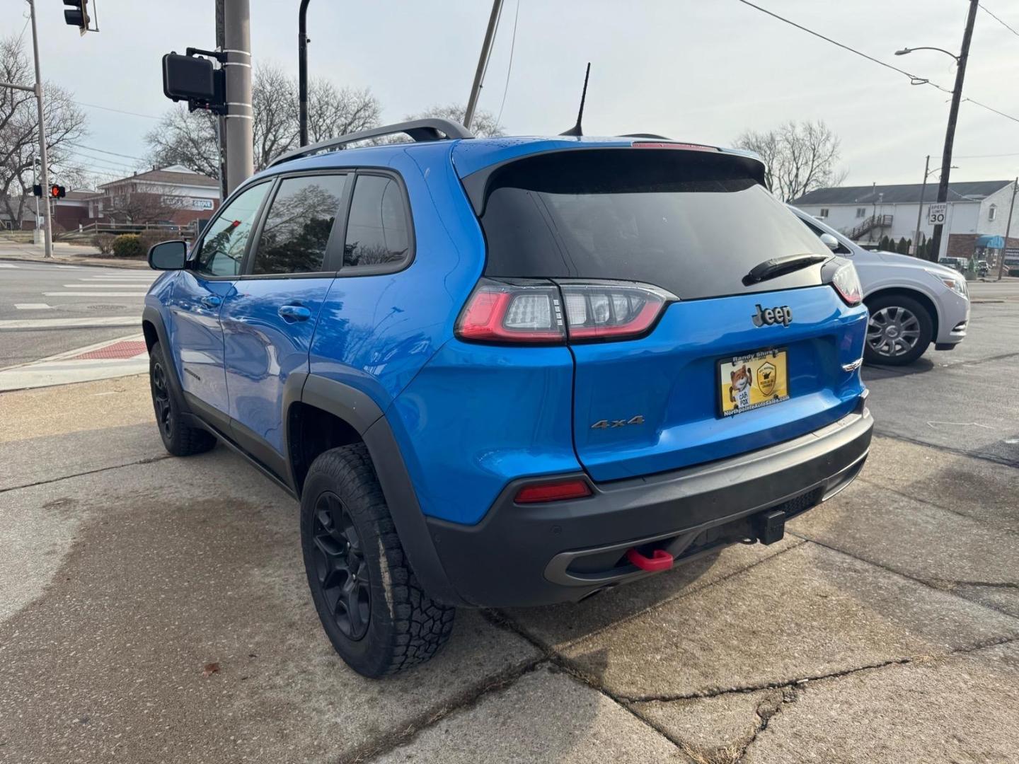 2019 Hydro Blue Pearl Coat Pbj Jeep Cherokee Trailhawk (1C4PJMBX0KD) with an 3.2L 3.2L V6 271hp 239ft. lbs. Sequential Multiport Fuel Injection engine, 4WD 9-Speed Shiftable Automatic transmission, located at 5505 N. Summit St., Toledo, OH, 43611, (419) 729-2688, 41.654953, -83.530014 - Photo#24