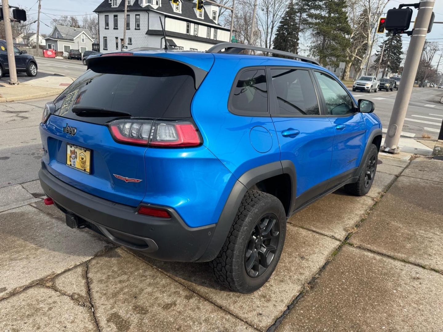 2019 Hydro Blue Pearl Coat Pbj Jeep Cherokee Trailhawk (1C4PJMBX0KD) with an 3.2L 3.2L V6 271hp 239ft. lbs. Sequential Multiport Fuel Injection engine, 4WD 9-Speed Shiftable Automatic transmission, located at 5505 N. Summit St., Toledo, OH, 43611, (419) 729-2688, 41.654953, -83.530014 - Photo#26