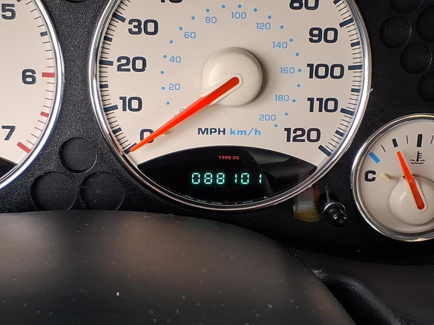 2003 Flame Red Clearcoat Pr4 Jeep Liberty Limited (1J4GL58K73W) with an 3.7L 3.7L V6 210hp 235ft. lbs. Fuel Injected engine, 4-Speed Automatic transmission, located at 5505 N. Summit St., Toledo, OH, 43611, (419) 729-2688, 41.654953, -83.530014 - Photo#8