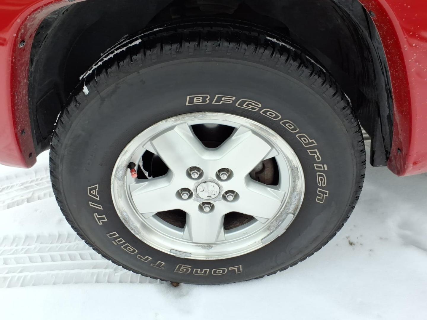 2003 Flame Red Clearcoat Pr4 Jeep Liberty Limited (1J4GL58K73W) with an 3.7L 3.7L V6 210hp 235ft. lbs. Fuel Injected engine, 4-Speed Automatic transmission, located at 5505 N. Summit St., Toledo, OH, 43611, (419) 729-2688, 41.654953, -83.530014 - Photo#23