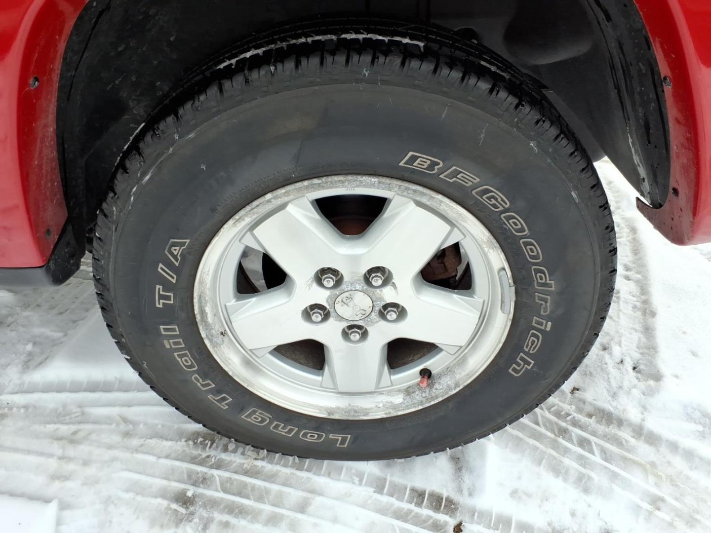 2003 Flame Red Clearcoat Pr4 Jeep Liberty Limited (1J4GL58K73W) with an 3.7L 3.7L V6 210hp 235ft. lbs. Fuel Injected engine, 4-Speed Automatic transmission, located at 5505 N. Summit St., Toledo, OH, 43611, (419) 729-2688, 41.654953, -83.530014 - Photo#24