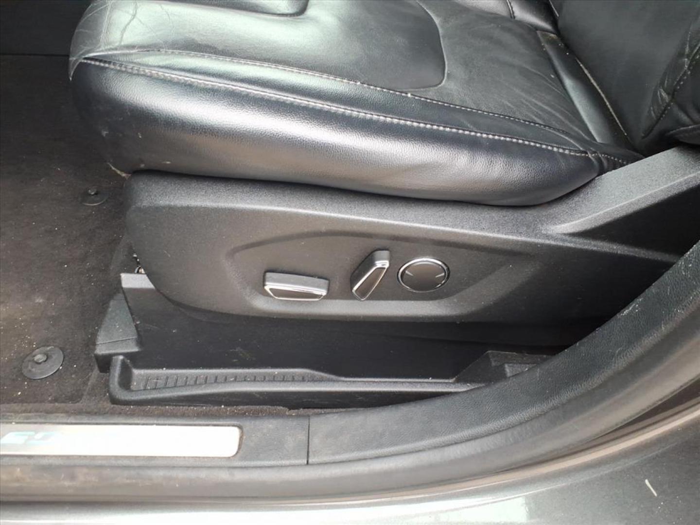 2019 Dk. Gray Ford Edge Titanium (2FMPK4K9XKB) with an 2.0L EcoBoost 2.0L Turbo I4 250hp 280ft. lbs. Direct Injection engine, 8-Speed Shiftable Automatic transmission, located at 5505 N. Summit St., Toledo, OH, 43611, (419) 729-2688, 41.654953, -83.530014 - Photo#2