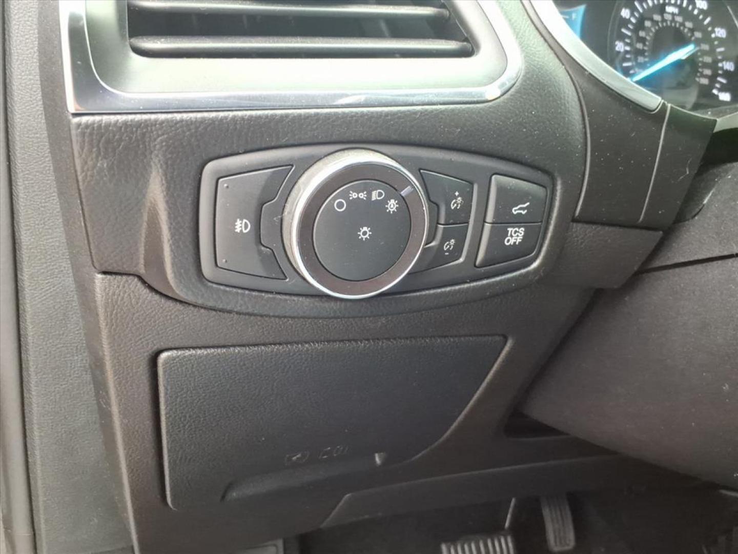 2019 Dk. Gray Ford Edge Titanium (2FMPK4K9XKB) with an 2.0L EcoBoost 2.0L Turbo I4 250hp 280ft. lbs. Direct Injection engine, 8-Speed Shiftable Automatic transmission, located at 5505 N. Summit St., Toledo, OH, 43611, (419) 729-2688, 41.654953, -83.530014 - Photo#16