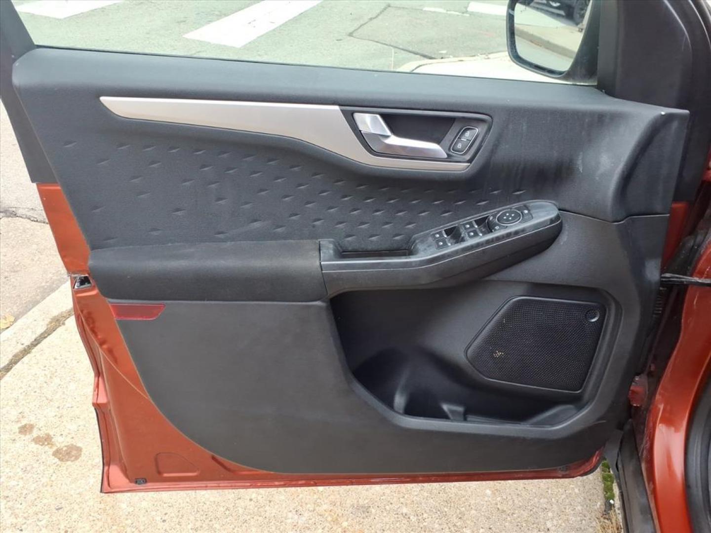 2020 Brown Ford Escape SE (1FMCU9G68LU) with an 1.5L EcoBoost 1.5L Turbo I3 181hp 190ft. lbs. Direct Injection engine, 8-Speed Shiftable Automatic transmission, located at 5505 N. Summit St., Toledo, OH, 43611, (419) 729-2688, 41.654953, -83.530014 - Photo#5