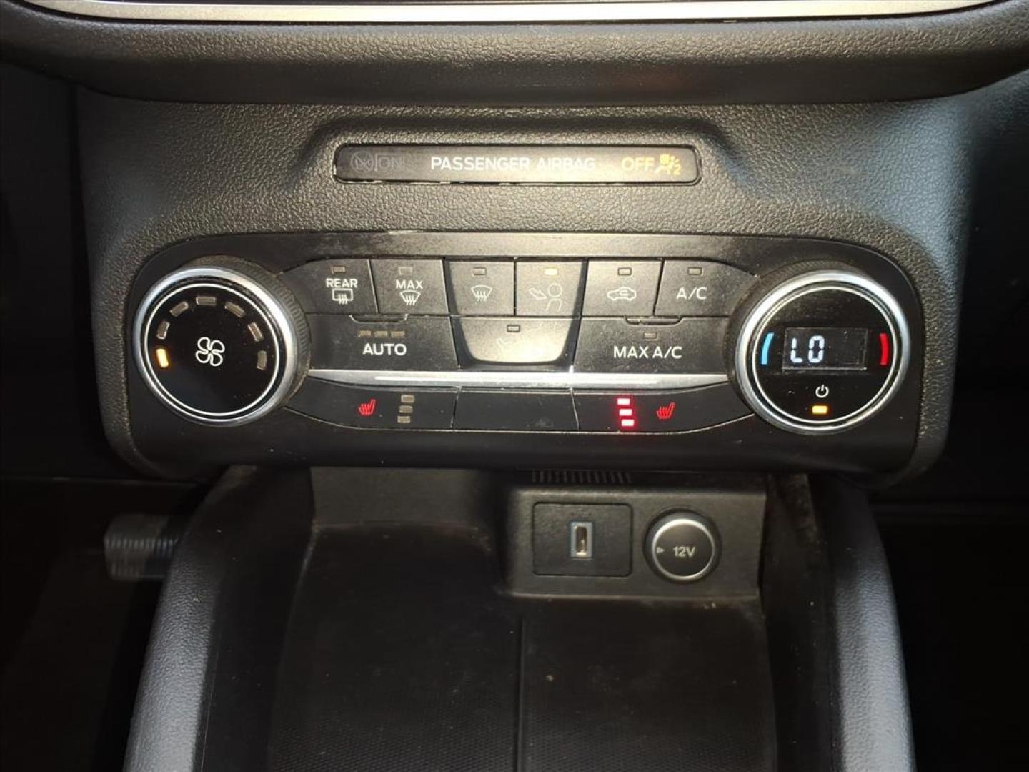 2020 Brown Ford Escape SE (1FMCU9G68LU) with an 1.5L EcoBoost 1.5L Turbo I3 181hp 190ft. lbs. Direct Injection engine, 8-Speed Shiftable Automatic transmission, located at 5505 N. Summit St., Toledo, OH, 43611, (419) 729-2688, 41.654953, -83.530014 - Photo#12