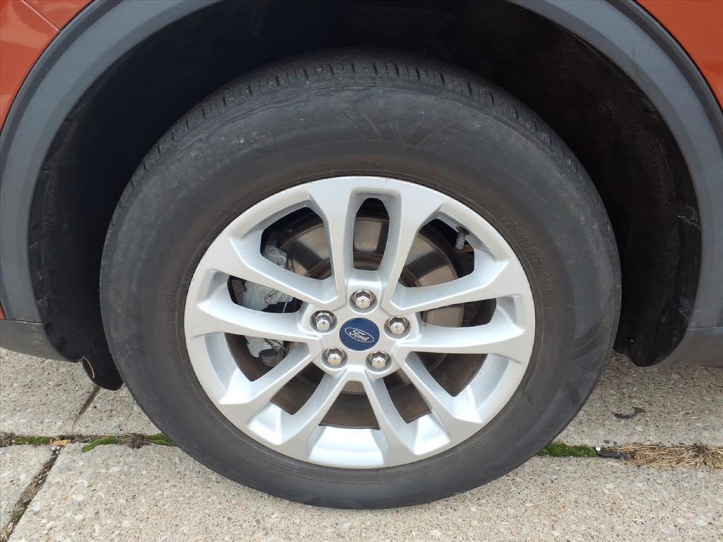 2020 Brown Ford Escape SE (1FMCU9G68LU) with an 1.5L EcoBoost 1.5L Turbo I3 181hp 190ft. lbs. Direct Injection engine, 8-Speed Shiftable Automatic transmission, located at 5505 N. Summit St., Toledo, OH, 43611, (419) 729-2688, 41.654953, -83.530014 - Photo#28