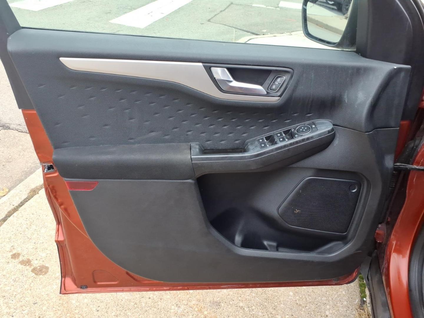 2020 Brown Ford Escape SE (1FMCU9G68LU) with an 1.5L EcoBoost 1.5L Turbo I3 181hp 190ft. lbs. Direct Injection engine, 8-Speed Shiftable Automatic transmission, located at 5505 N. Summit St., Toledo, OH, 43611, (419) 729-2688, 41.654953, -83.530014 - Photo#5