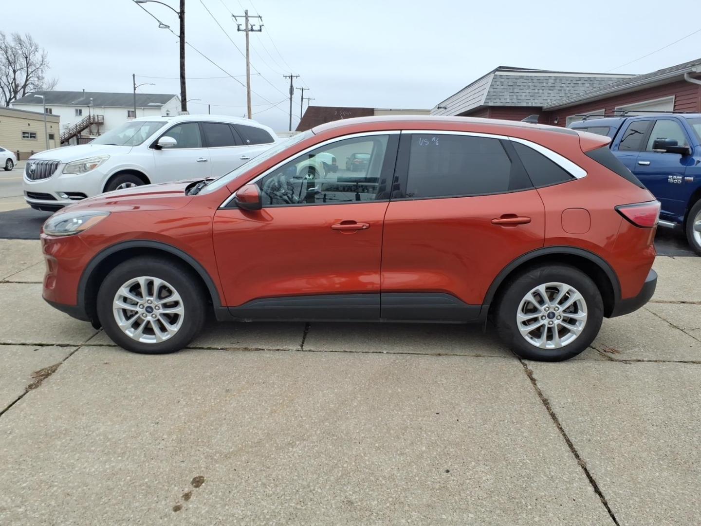 2020 Brown Ford Escape SE (1FMCU9G68LU) with an 1.5L EcoBoost 1.5L Turbo I3 181hp 190ft. lbs. Direct Injection engine, 8-Speed Shiftable Automatic transmission, located at 5505 N. Summit St., Toledo, OH, 43611, (419) 729-2688, 41.654953, -83.530014 - Photo#22