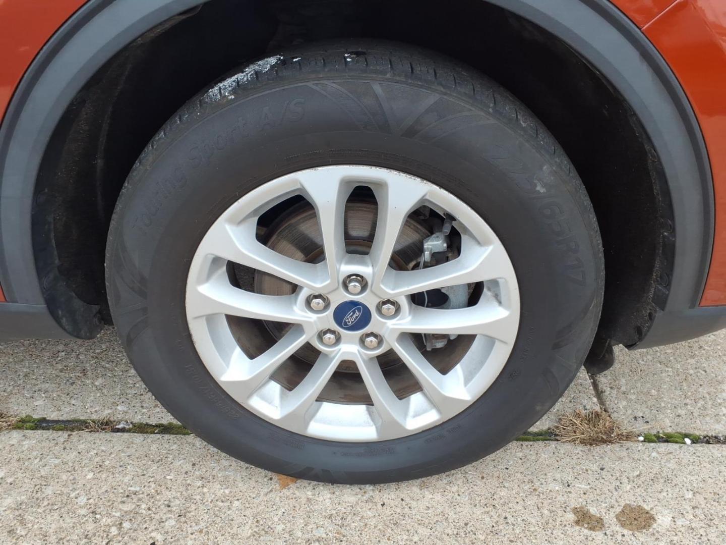 2020 Brown Ford Escape SE (1FMCU9G68LU) with an 1.5L EcoBoost 1.5L Turbo I3 181hp 190ft. lbs. Direct Injection engine, 8-Speed Shiftable Automatic transmission, located at 5505 N. Summit St., Toledo, OH, 43611, (419) 729-2688, 41.654953, -83.530014 - Photo#27