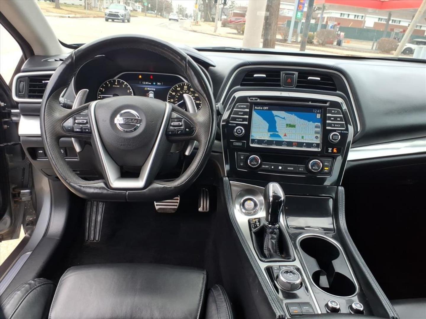 2018 Dk. Gray Nissan Maxima 3.5 SR (1N4AA6AP7JC) with an 3.5L 3.5L V6 300hp 261ft. lbs. Sequential Multiport Fuel Injection engine, 7-Speed Shiftable CVT transmission, located at 5505 N. Summit St., Toledo, OH, 43611, (419) 729-2688, 41.654953, -83.530014 - Photo#4