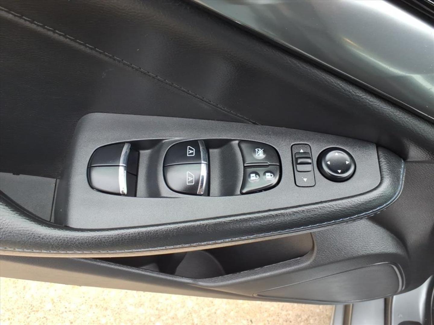 2018 Dk. Gray Nissan Maxima 3.5 SR (1N4AA6AP7JC) with an 3.5L 3.5L V6 300hp 261ft. lbs. Sequential Multiport Fuel Injection engine, 7-Speed Shiftable CVT transmission, located at 5505 N. Summit St., Toledo, OH, 43611, (419) 729-2688, 41.654953, -83.530014 - Photo#6