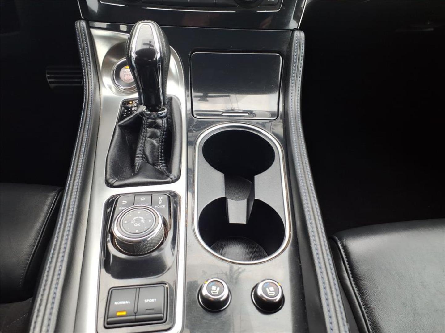 2018 Dk. Gray Nissan Maxima 3.5 SR (1N4AA6AP7JC) with an 3.5L 3.5L V6 300hp 261ft. lbs. Sequential Multiport Fuel Injection engine, 7-Speed Shiftable CVT transmission, located at 5505 N. Summit St., Toledo, OH, 43611, (419) 729-2688, 41.654953, -83.530014 - Photo#12