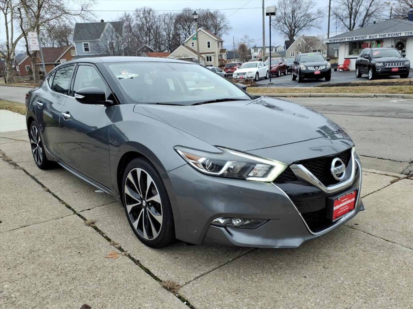 2018 Dk. Gray Nissan Maxima 3.5 SR (1N4AA6AP7JC) with an 3.5L 3.5L V6 300hp 261ft. lbs. Sequential Multiport Fuel Injection engine, 7-Speed Shiftable CVT transmission, located at 5505 N. Summit St., Toledo, OH, 43611, (419) 729-2688, 41.654953, -83.530014 - Photo#18