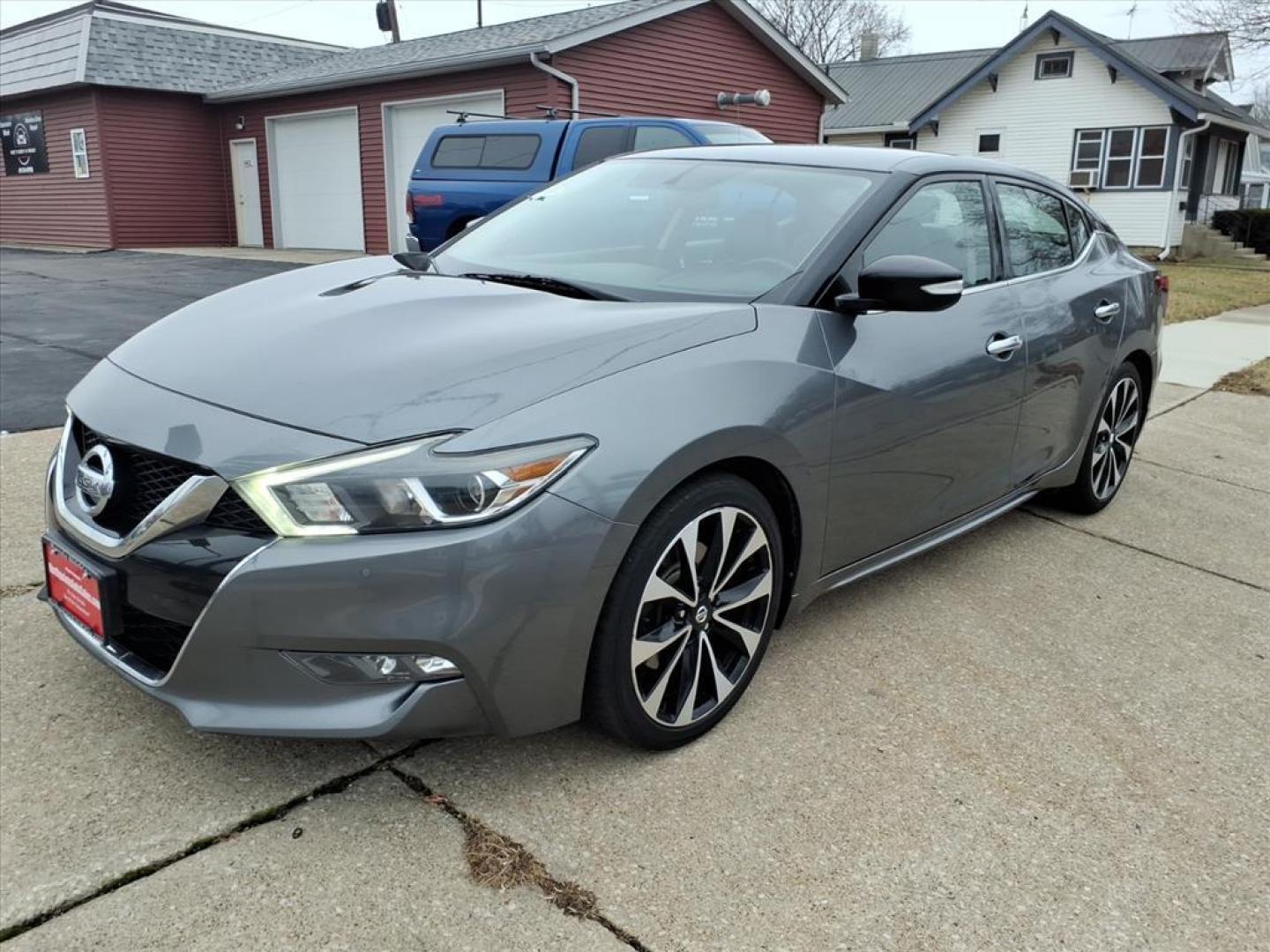 2018 Dk. Gray Nissan Maxima 3.5 SR (1N4AA6AP7JC) with an 3.5L 3.5L V6 300hp 261ft. lbs. Sequential Multiport Fuel Injection engine, 7-Speed Shiftable CVT transmission, located at 5505 N. Summit St., Toledo, OH, 43611, (419) 729-2688, 41.654953, -83.530014 - Photo#20