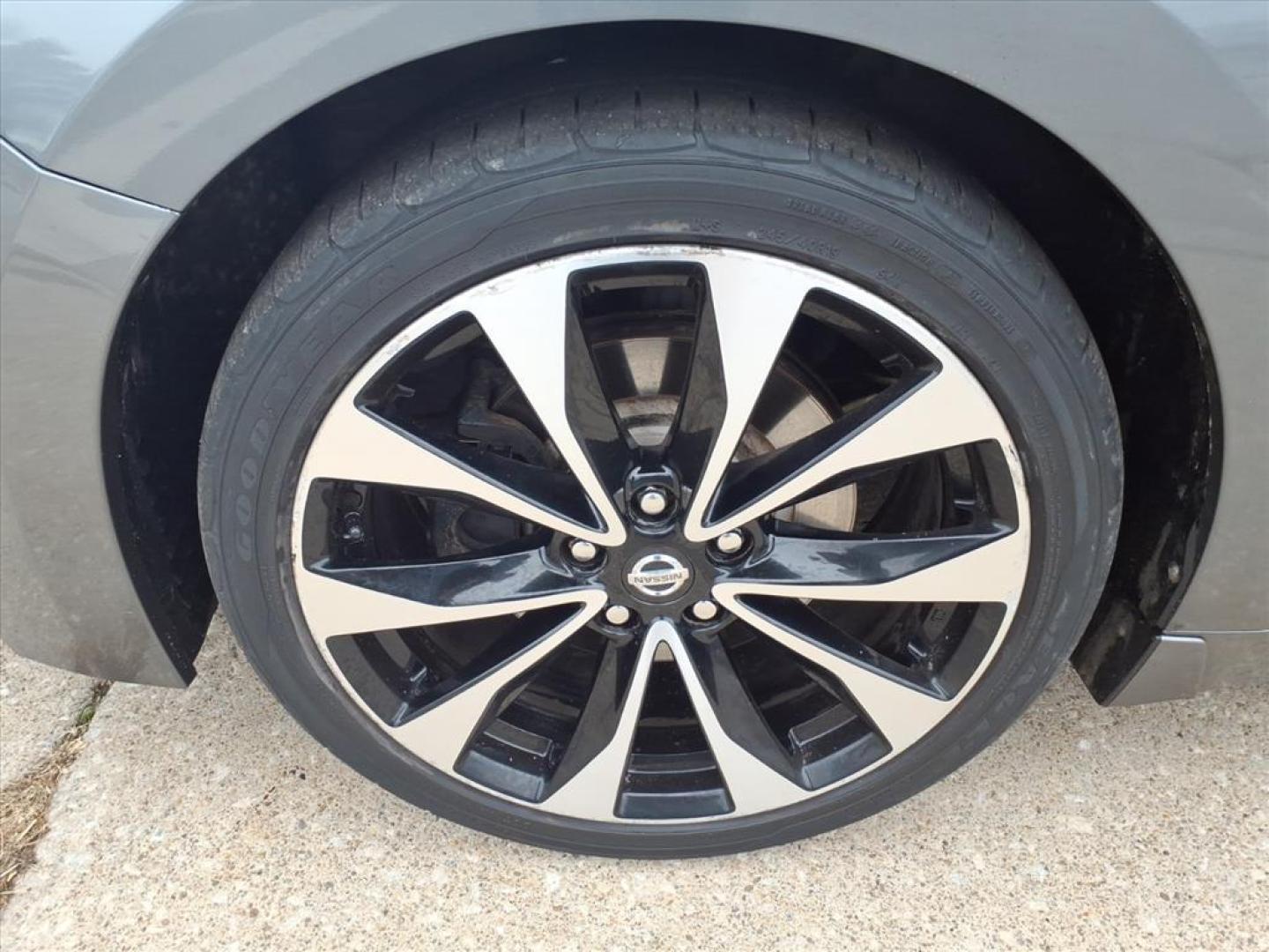 2018 Dk. Gray Nissan Maxima 3.5 SR (1N4AA6AP7JC) with an 3.5L 3.5L V6 300hp 261ft. lbs. Sequential Multiport Fuel Injection engine, 7-Speed Shiftable CVT transmission, located at 5505 N. Summit St., Toledo, OH, 43611, (419) 729-2688, 41.654953, -83.530014 - Photo#27