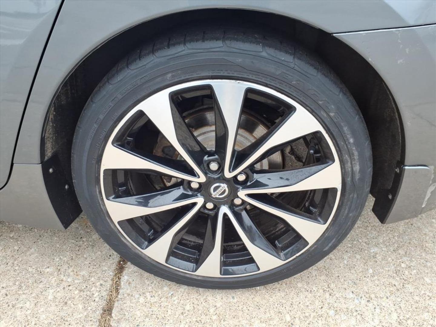 2018 Dk. Gray Nissan Maxima 3.5 SR (1N4AA6AP7JC) with an 3.5L 3.5L V6 300hp 261ft. lbs. Sequential Multiport Fuel Injection engine, 7-Speed Shiftable CVT transmission, located at 5505 N. Summit St., Toledo, OH, 43611, (419) 729-2688, 41.654953, -83.530014 - Photo#28