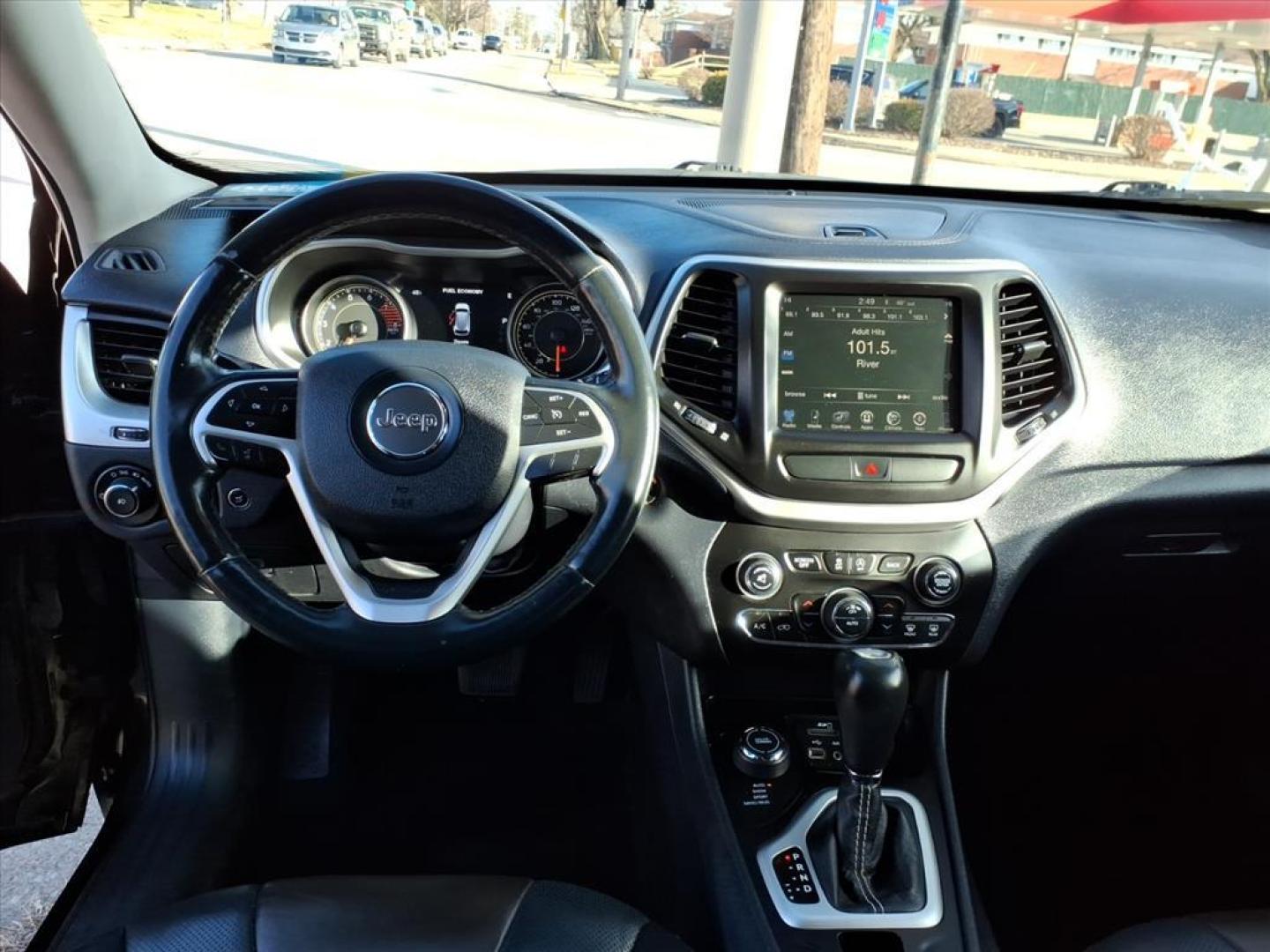 2016 Brilliant Black Crystal Pearl Coat Pxr Jeep Cherokee Limited (1C4PJMDS1GW) with an 3.2L 3.2L V6 271hp 239ft. lbs. Sequential Multiport Fuel Injection engine, Automatic transmission, located at 5505 N. Summit St., Toledo, OH, 43611, (419) 729-2688, 41.654953, -83.530014 - Photo#3