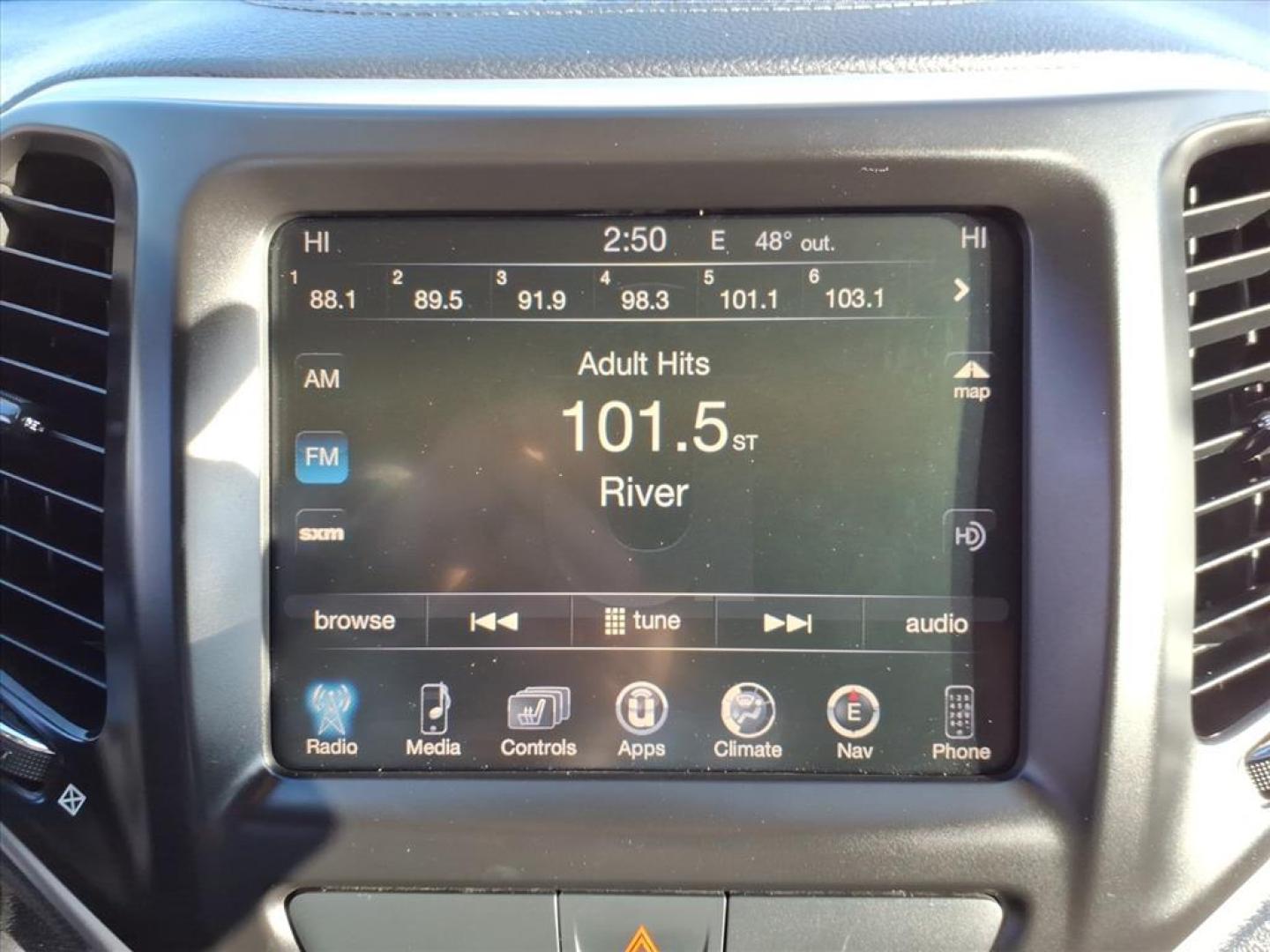 2016 Brilliant Black Crystal Pearl Coat Pxr Jeep Cherokee Limited (1C4PJMDS1GW) with an 3.2L 3.2L V6 271hp 239ft. lbs. Sequential Multiport Fuel Injection engine, Automatic transmission, located at 5505 N. Summit St., Toledo, OH, 43611, (419) 729-2688, 41.654953, -83.530014 - Photo#12