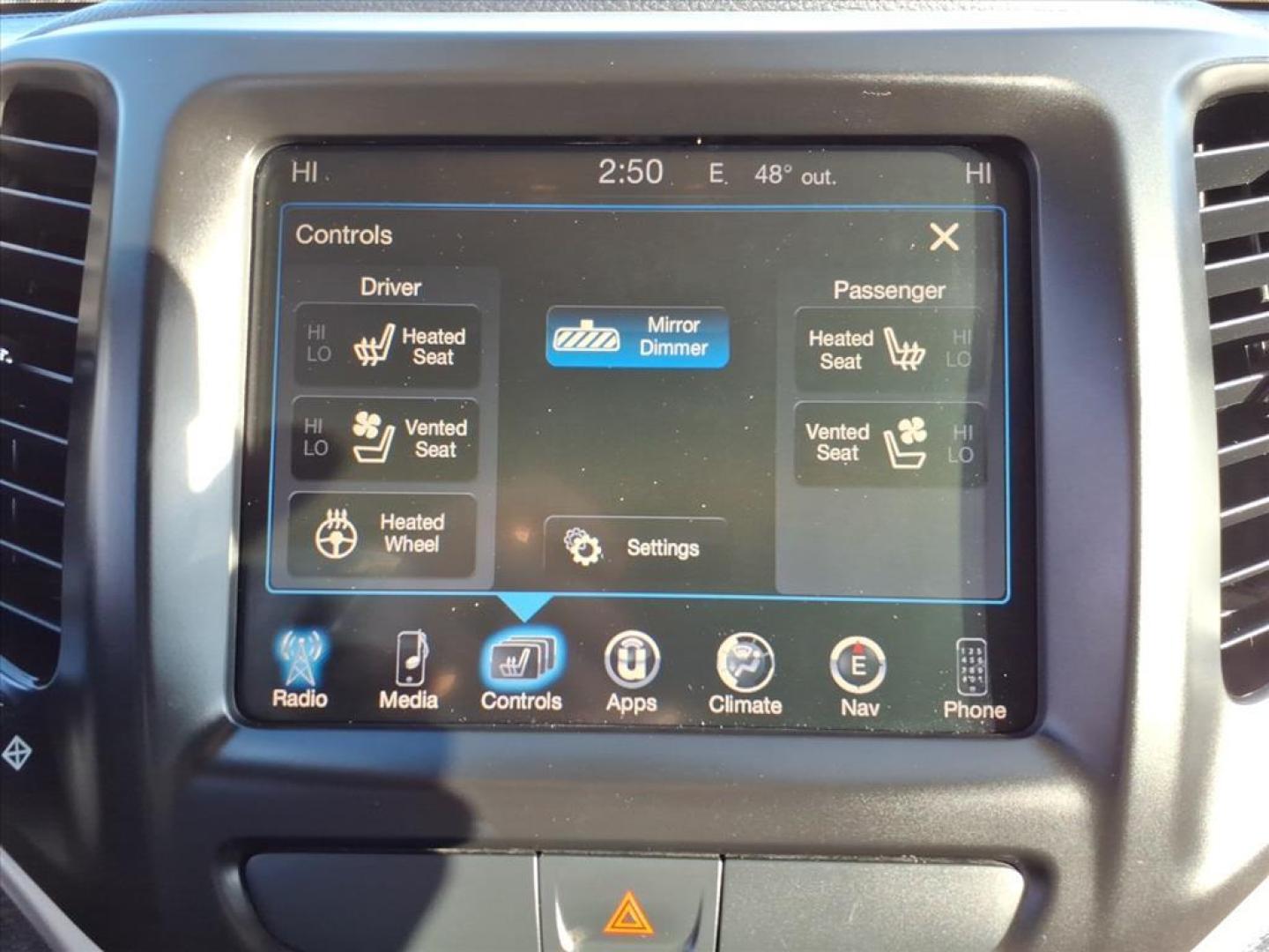 2016 Brilliant Black Crystal Pearl Coat Pxr Jeep Cherokee Limited (1C4PJMDS1GW) with an 3.2L 3.2L V6 271hp 239ft. lbs. Sequential Multiport Fuel Injection engine, Automatic transmission, located at 5505 N. Summit St., Toledo, OH, 43611, (419) 729-2688, 41.654953, -83.530014 - Photo#13