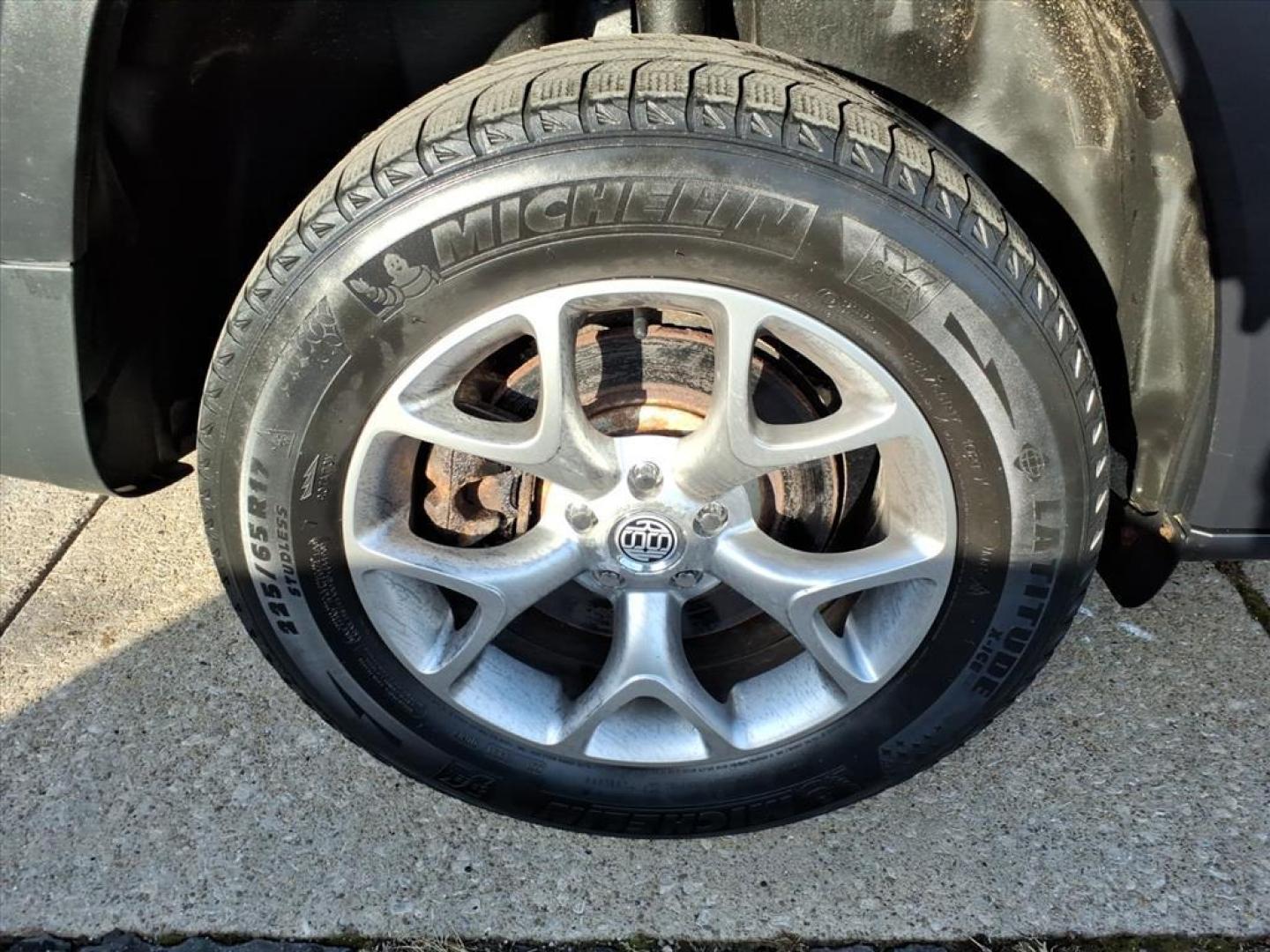 2016 Brilliant Black Crystal Pearl Coat Pxr Jeep Cherokee Limited (1C4PJMDS1GW) with an 3.2L 3.2L V6 271hp 239ft. lbs. Sequential Multiport Fuel Injection engine, Automatic transmission, located at 5505 N. Summit St., Toledo, OH, 43611, (419) 729-2688, 41.654953, -83.530014 - Photo#29