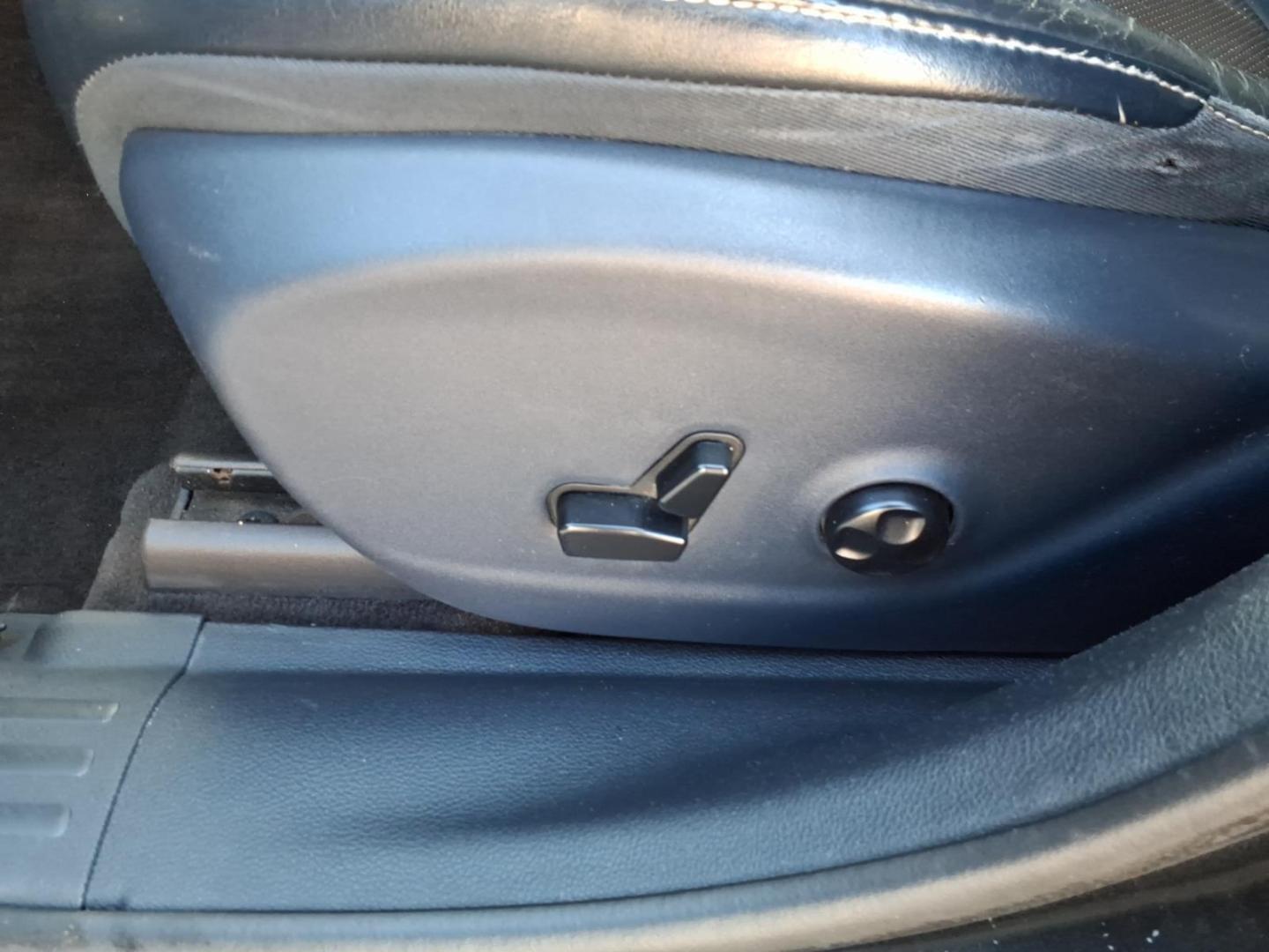 2016 Brilliant Black Crystal Pearl Coat Pxr Jeep Cherokee Limited (1C4PJMDS1GW) with an 3.2L 3.2L V6 271hp 239ft. lbs. Sequential Multiport Fuel Injection engine, Automatic transmission, located at 5505 N. Summit St., Toledo, OH, 43611, (419) 729-2688, 41.654953, -83.530014 - Photo#2