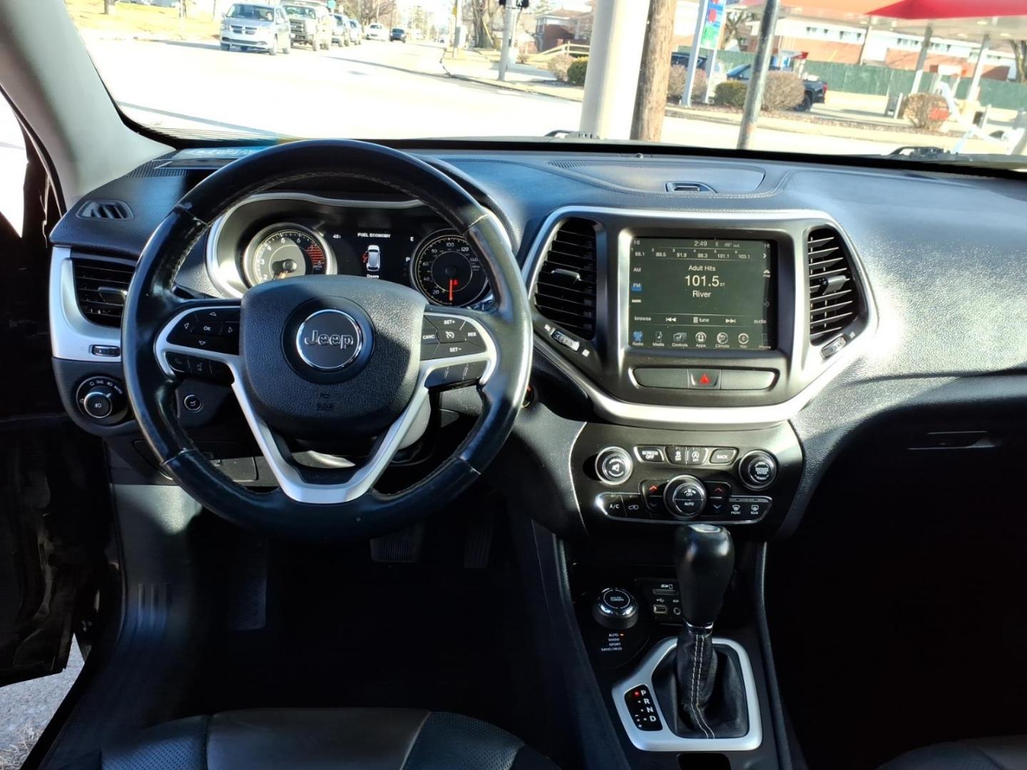 2016 Brilliant Black Crystal Pearl Coat Pxr Jeep Cherokee Limited (1C4PJMDS1GW) with an 3.2L 3.2L V6 271hp 239ft. lbs. Sequential Multiport Fuel Injection engine, Automatic transmission, located at 5505 N. Summit St., Toledo, OH, 43611, (419) 729-2688, 41.654953, -83.530014 - Photo#3