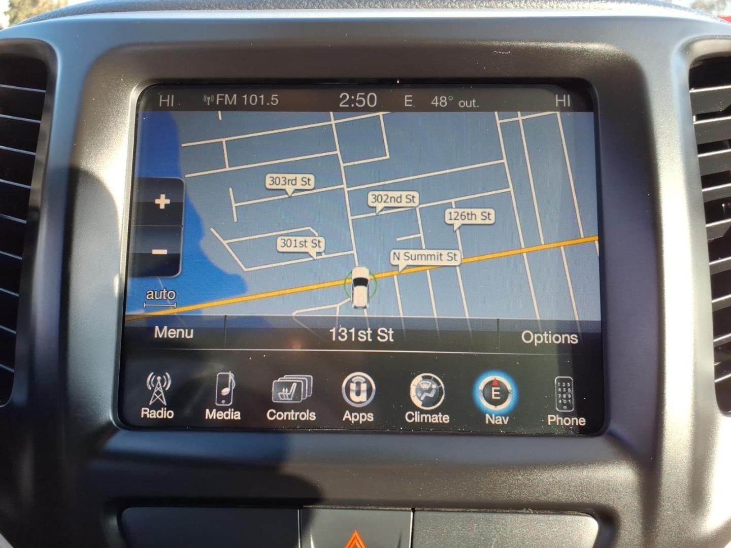 2016 Brilliant Black Crystal Pearl Coat Pxr Jeep Cherokee Limited (1C4PJMDS1GW) with an 3.2L 3.2L V6 271hp 239ft. lbs. Sequential Multiport Fuel Injection engine, Automatic transmission, located at 5505 N. Summit St., Toledo, OH, 43611, (419) 729-2688, 41.654953, -83.530014 - Photo#14