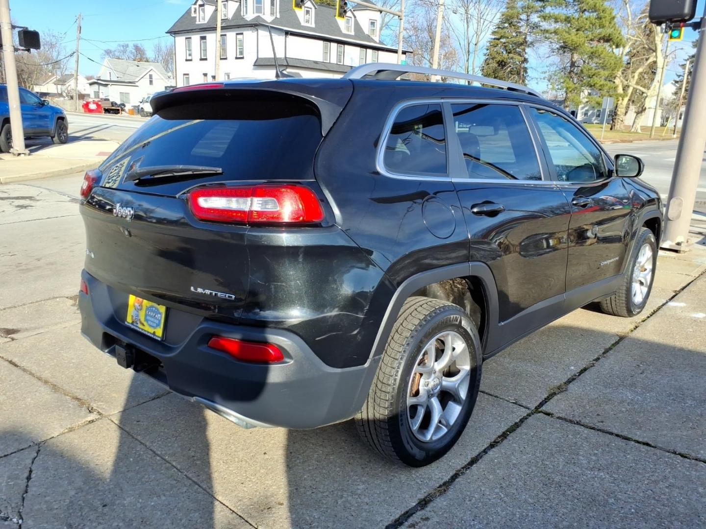 2016 Brilliant Black Crystal Pearl Coat Pxr Jeep Cherokee Limited (1C4PJMDS1GW) with an 3.2L 3.2L V6 271hp 239ft. lbs. Sequential Multiport Fuel Injection engine, Automatic transmission, located at 5505 N. Summit St., Toledo, OH, 43611, (419) 729-2688, 41.654953, -83.530014 - Photo#28