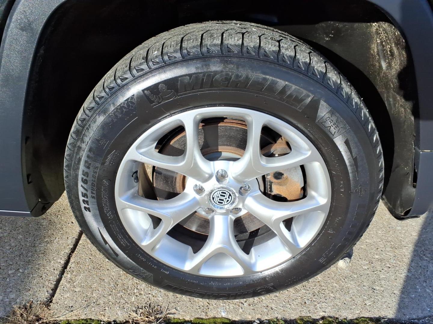 2016 Brilliant Black Crystal Pearl Coat Pxr Jeep Cherokee Limited (1C4PJMDS1GW) with an 3.2L 3.2L V6 271hp 239ft. lbs. Sequential Multiport Fuel Injection engine, Automatic transmission, located at 5505 N. Summit St., Toledo, OH, 43611, (419) 729-2688, 41.654953, -83.530014 - Photo#30