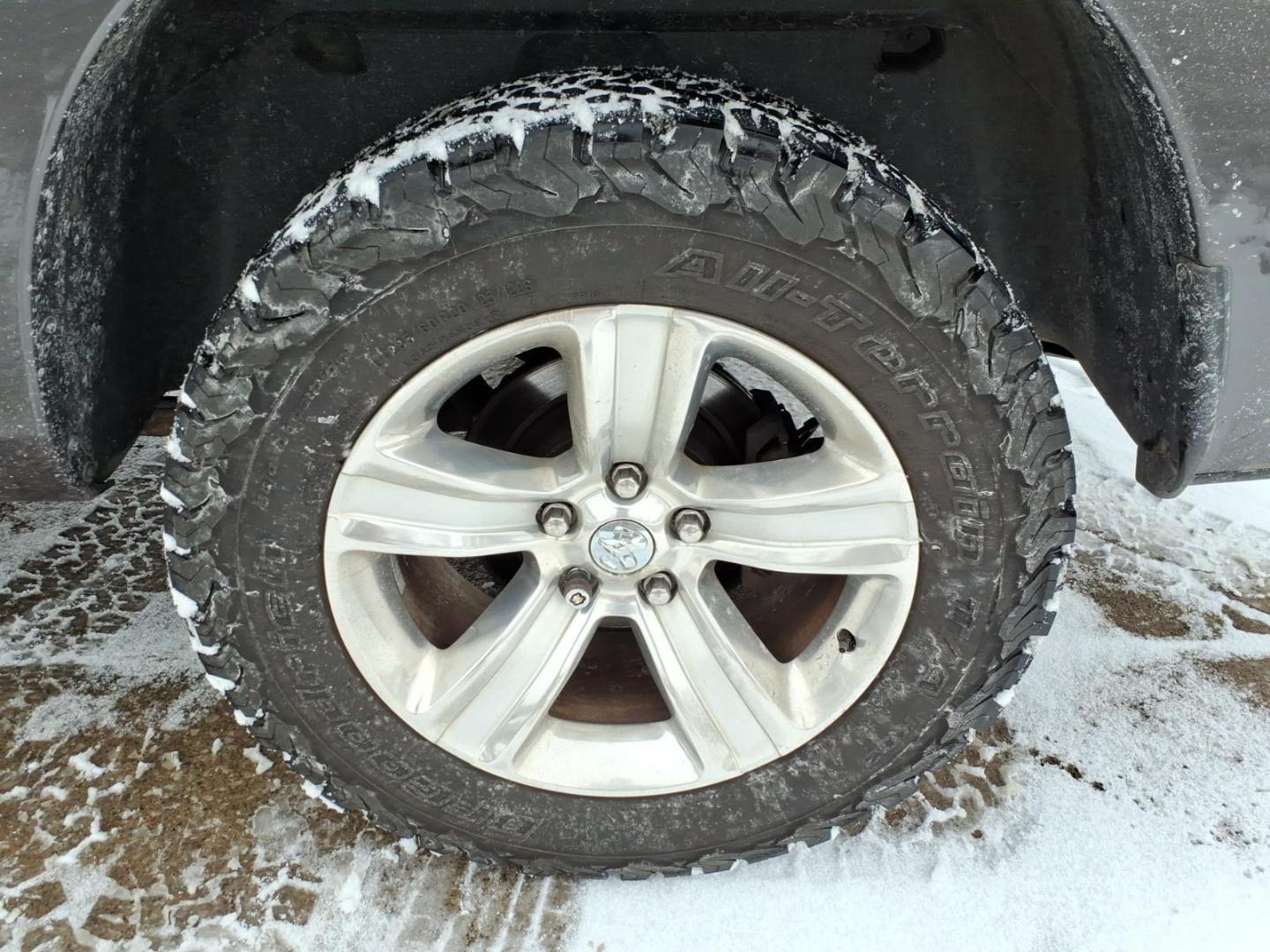 2016 Granite Crystal Metallic Clear Coat RAM 1500 Sport (1C6RR7HT0GS) with an 5.7L HEMI 5.7L V8 395hp 410ft. lbs. Sequential Multiport Fuel Injection engine, 8-Speed Shiftable Automatic transmission, located at 5505 N. Summit St., Toledo, OH, 43611, (419) 729-2688, 41.654953, -83.530014 - Photo#27