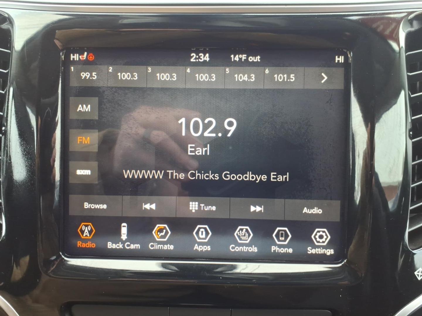 2019 Billet Silver Metallic Clear Coat Jeep Cherokee Limited (1C4PJMDX8KD) with an 3.2L 3.2L V6 271hp 239ft. lbs. Sequential Multiport Fuel Injection engine, 9-Speed Shiftable Automatic transmission, located at 5505 N. Summit St., Toledo, OH, 43611, (419) 729-2688, 41.654953, -83.530014 - Photo#14