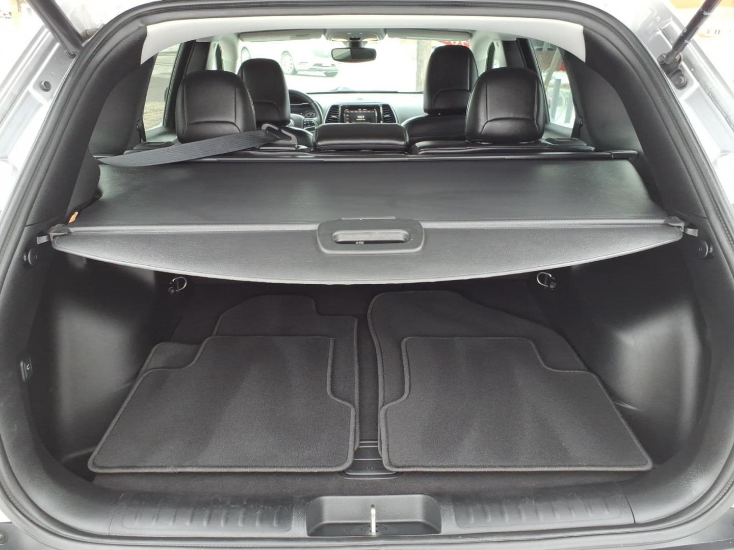 2019 Billet Silver Metallic Clear Coat Jeep Cherokee Limited (1C4PJMDX8KD) with an 3.2L 3.2L V6 271hp 239ft. lbs. Sequential Multiport Fuel Injection engine, 9-Speed Shiftable Automatic transmission, located at 5505 N. Summit St., Toledo, OH, 43611, (419) 729-2688, 41.654953, -83.530014 - Photo#19