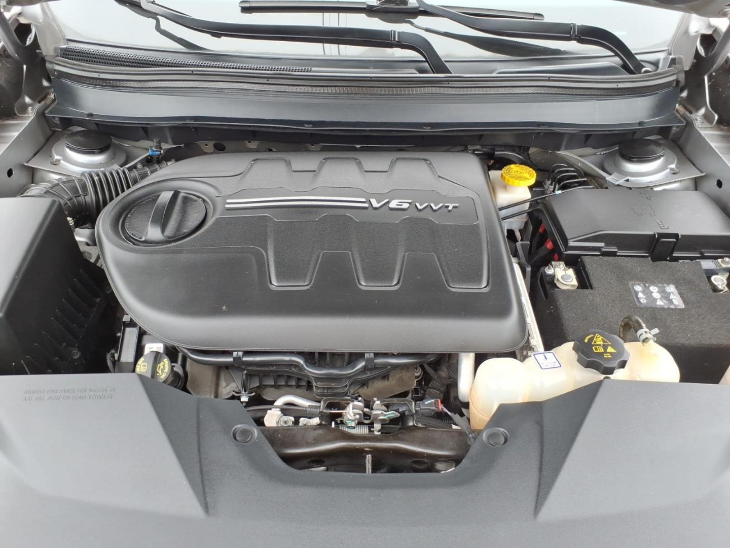 2019 Billet Silver Metallic Clear Coat Jeep Cherokee Limited (1C4PJMDX8KD) with an 3.2L 3.2L V6 271hp 239ft. lbs. Sequential Multiport Fuel Injection engine, 9-Speed Shiftable Automatic transmission, located at 5505 N. Summit St., Toledo, OH, 43611, (419) 729-2688, 41.654953, -83.530014 - Photo#20