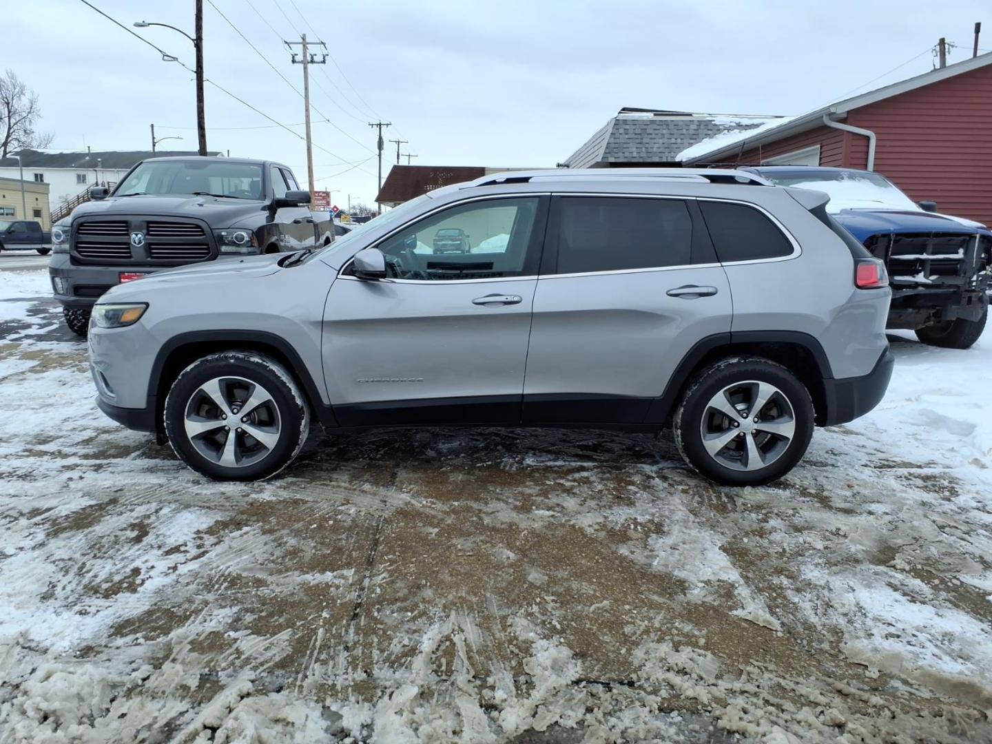 2019 Billet Silver Metallic Clear Coat Jeep Cherokee Limited (1C4PJMDX8KD) with an 3.2L 3.2L V6 271hp 239ft. lbs. Sequential Multiport Fuel Injection engine, 9-Speed Shiftable Automatic transmission, located at 5505 N. Summit St., Toledo, OH, 43611, (419) 729-2688, 41.654953, -83.530014 - Photo#24